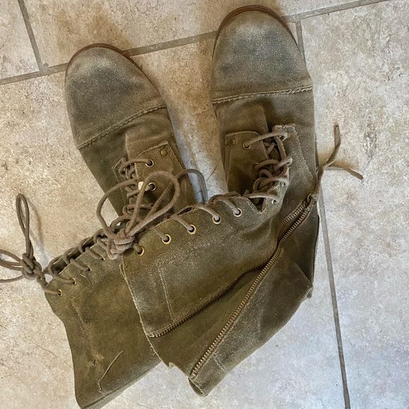 Suede boots. - Picture 1 of 3